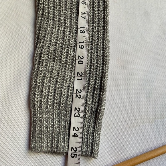 Revamped 100%Acrylic  Light Gray Knit Sweater - Picture 7 of 10